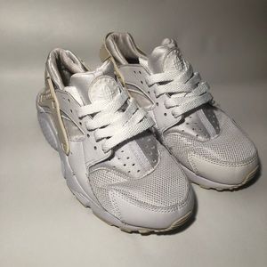 Nike Air Huarache Triple White